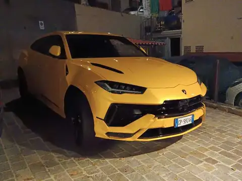 Lamborghini Urus (2019) spotted in Rimini, Italy