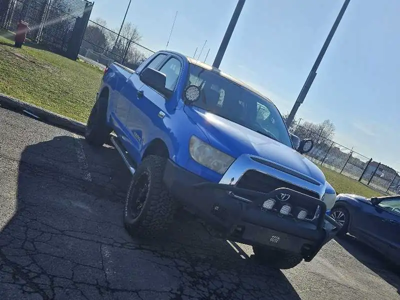 Toyota Tundra (2007) spotted in Saint-Louis-de-Terrebonne, Canada