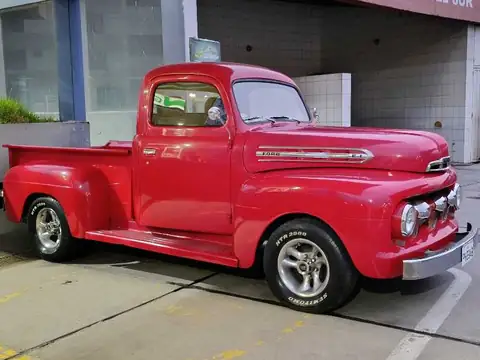 Ford F-100 (1953) spotted in Orellana, Peru