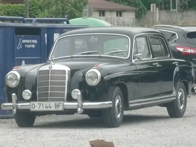 Mercedes-Benz 180 (1955) spotted in Oviedo, Spain