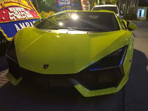 Lamborghini Veneno (2023) spotted in Dasmariñas, Philippines
