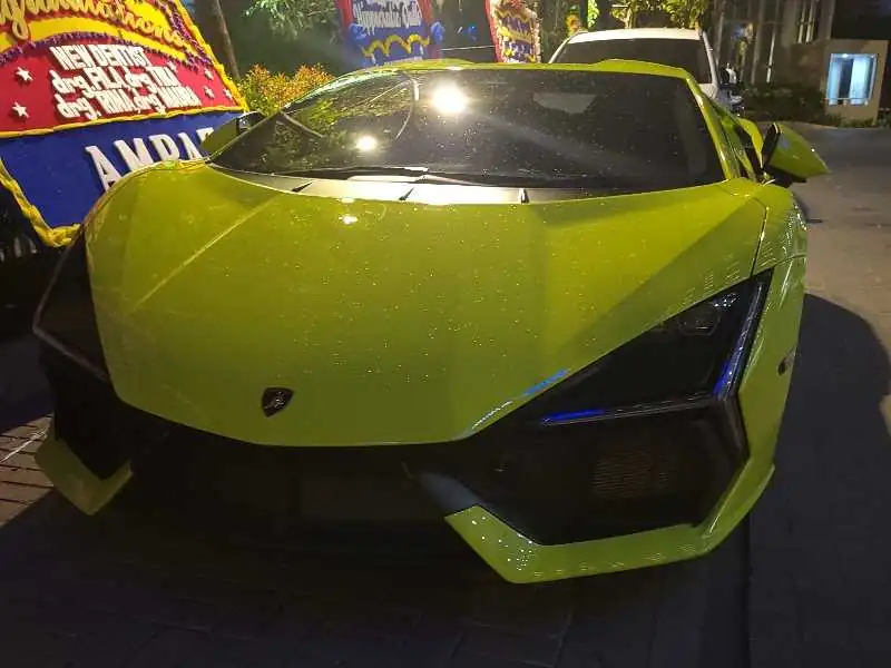 Lamborghini Veneno (2023) spotted in Dasmariñas, Philippines