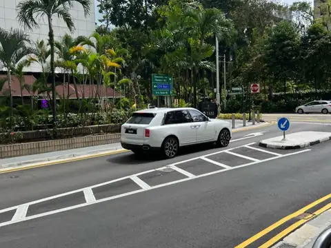 Rolls-Royce Cullinan (2022) spotted in Singapore, Singapore