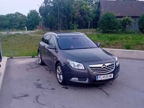 Opel Insignia (2011) spotted in Sankt Pölten, Austria
