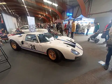 Ford GT40 (1960) spotted in Rennes, France