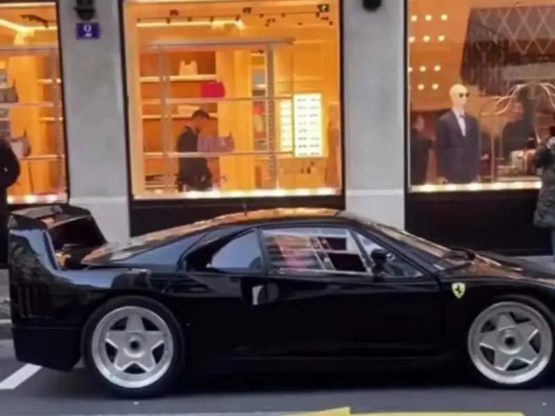 Ferrari F40 spotted in Milan