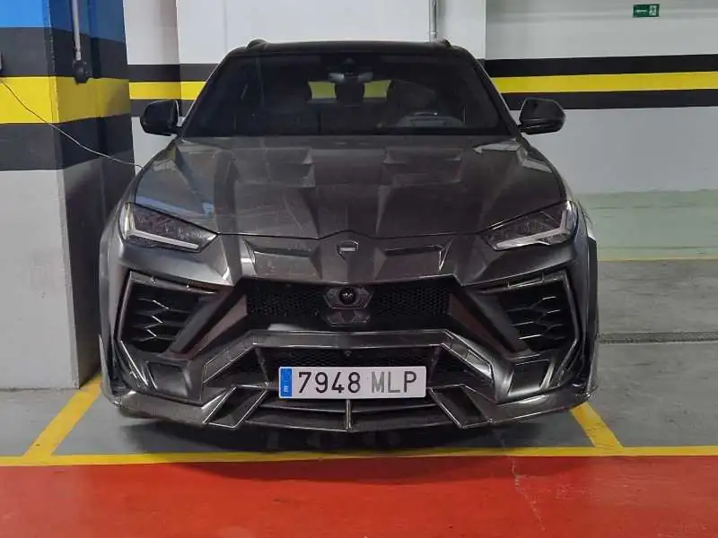 Lamborghini Urus spotted in Valencia