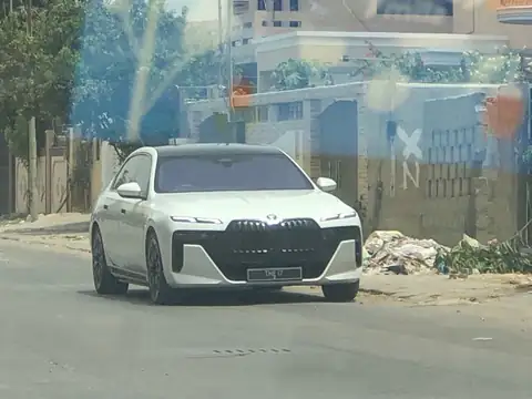 BMW 7 Series spotted in Karachi, Pakistan