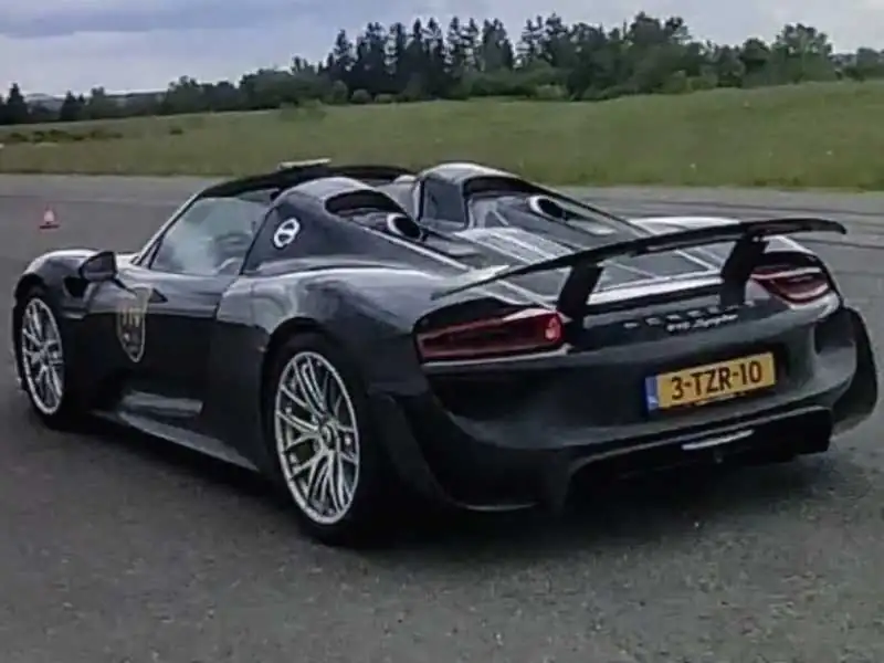 Porsche 918 Spyder (2015) spotted in Sokolov, Czechia