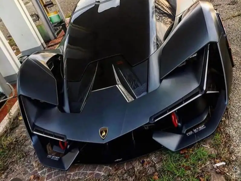 Lamborghini Veneno (2014) spotted in Prague, Czechia