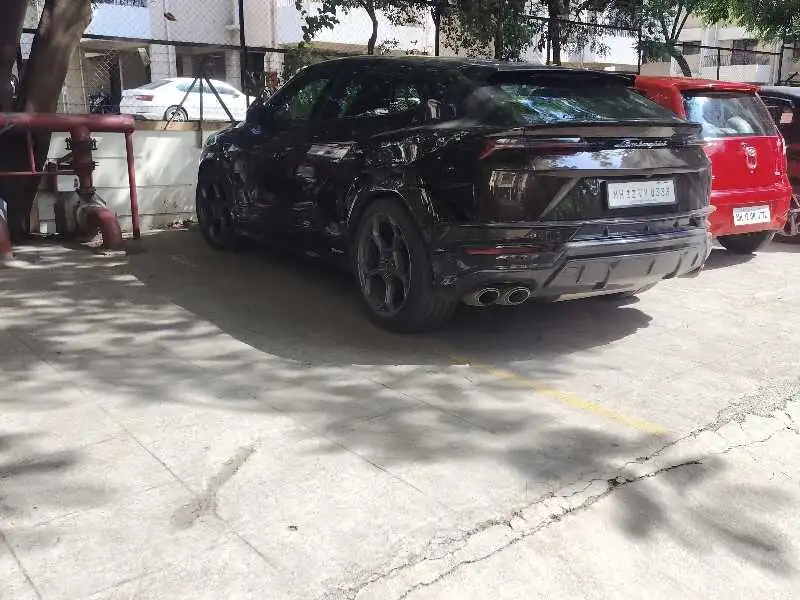 Lamborghini Urus (2020) spotted in Pune, India