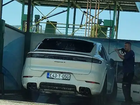 Porsche Cayenne S spotted in Zenica, Bosnia and Herzegovina