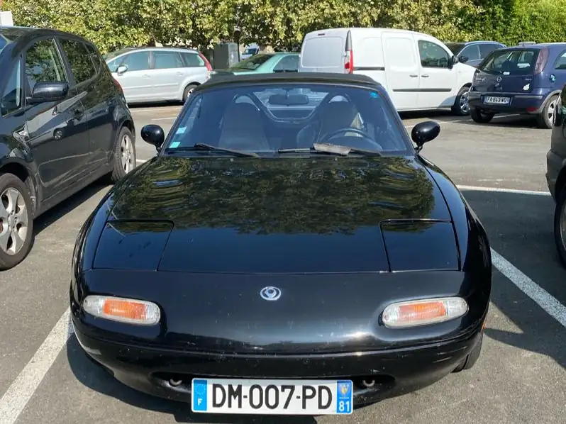 Mazda MX-5 Miata spotted in Marmande