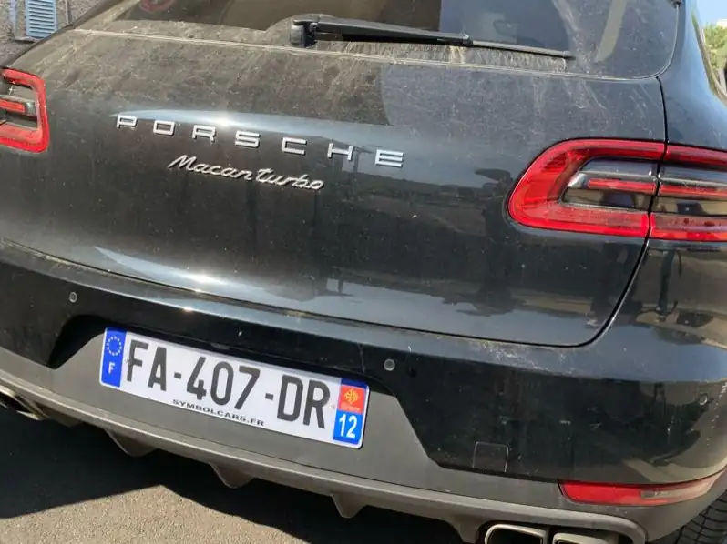 Porsche Macan (2021) spotted in Béziers, France