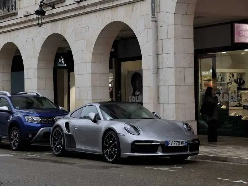 Porsche 911 Turbo S spotted in Orléans
