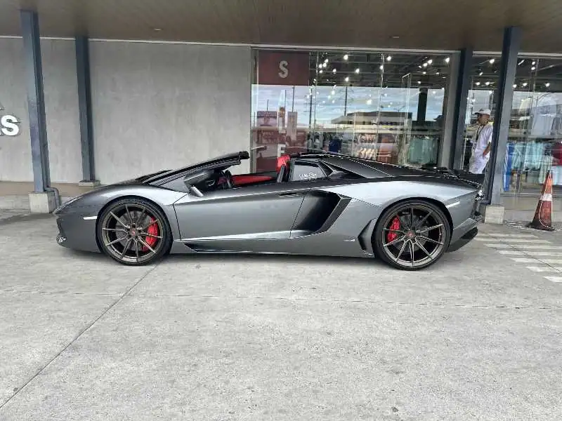 Lamborghini Aventador spotted in Quezon City