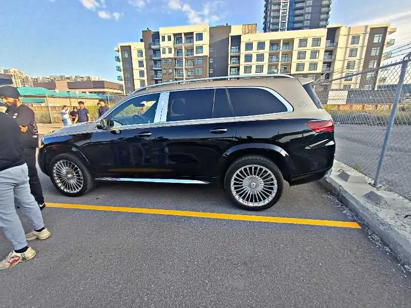 Mercedes-Benz GLS (2021) spotted in Calgary, Canada