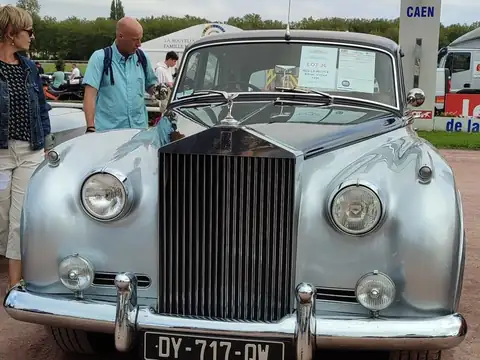Rolls-Royce Silver Cloud (1961) spotted in Lisieux, France
