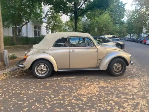 Volkswagen Beetle Convertible spotted in Berlin