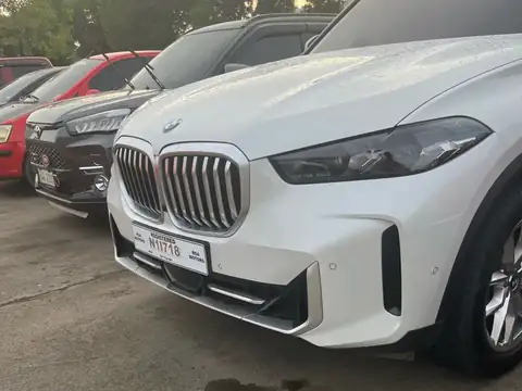 BMW X7 (2022) spotted in Iloilo, Philippines