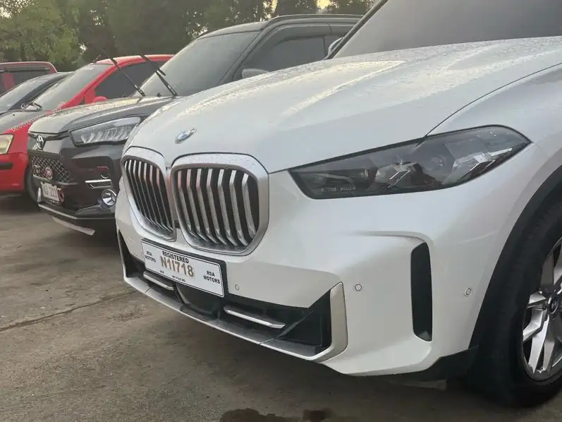 BMW X7 (2022) spotted in Iloilo City, Philippines