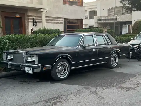 Lincoln Town Car (1980) spotted in Erbil, Iraq