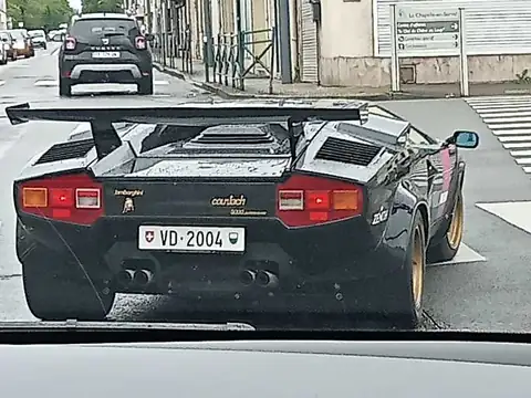 Lamborghini Countach (1980) spotted in Sarcelles, France