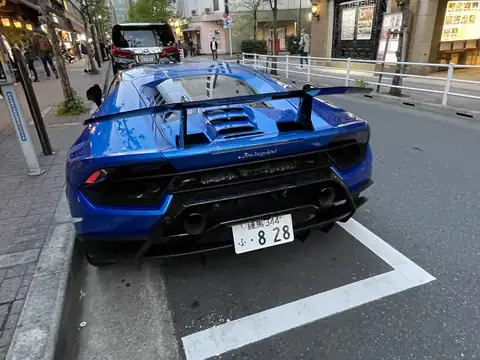 Lamborghini Huracán Performante (2018) spotted in Tokyo, Japan