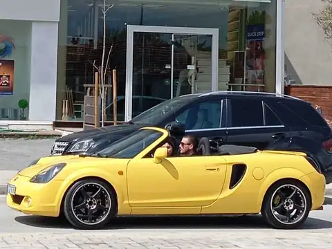 Toyota MR2 Spyder spotted in Kozáni