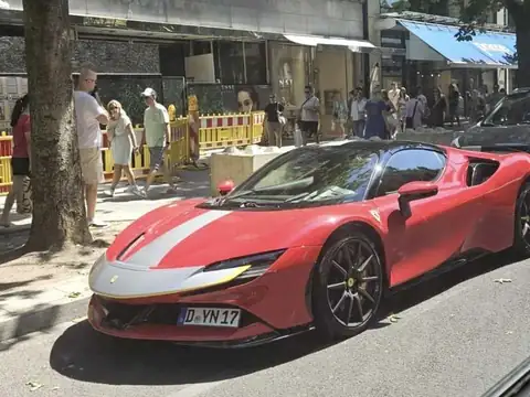 Ferrari SF90 Stradale (2020) spotted in Düsseldorf, Germany