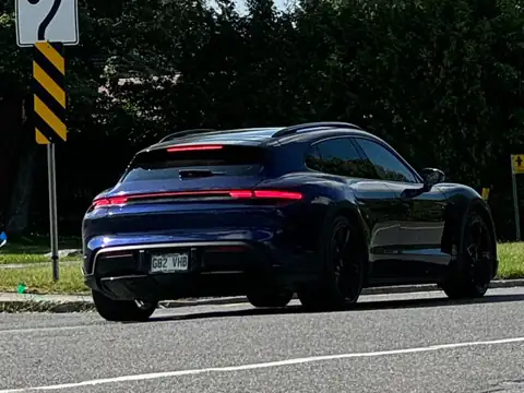 Porsche Taycan Cross Turismo (2021) spotted in Granby, Canada