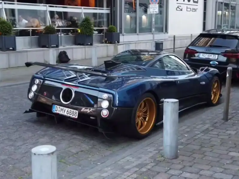 Pagani Zonda (2005) spotted in Düsseldorf, Germany