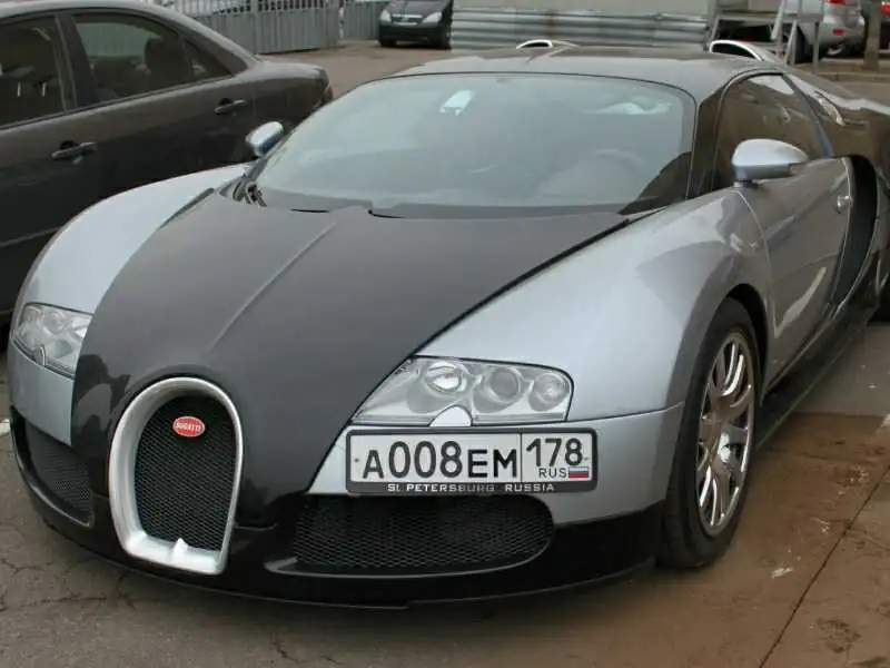 Bugatti Veyron spotted in Moscow