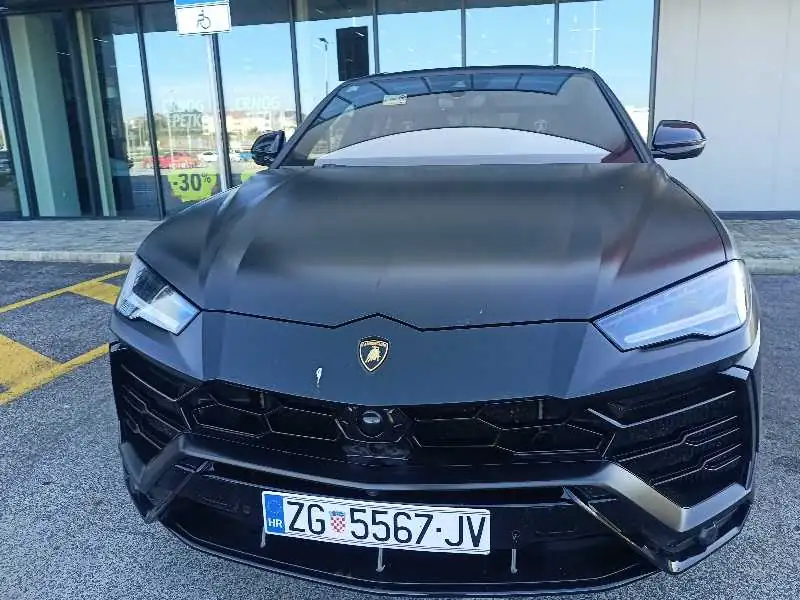 Lamborghini Urus spotted in Pula