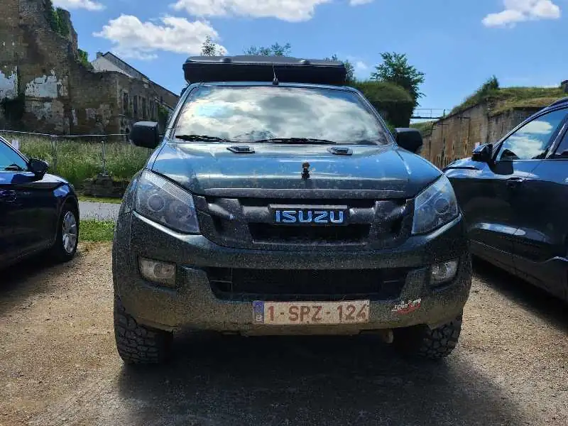 Isuzu D-Max (2015) spotted in Châteauroux, France