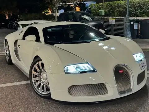 Bugatti Veyron (2012) spotted in Châteauroux, France