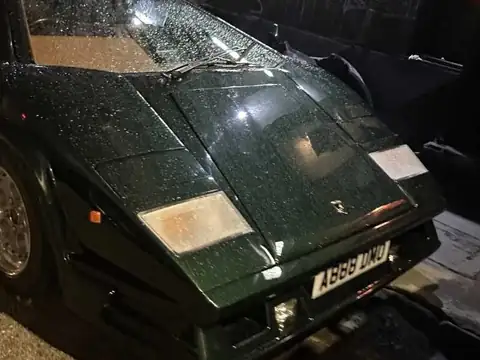 Lamborghini Countach spotted in Makrakómi