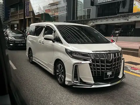 Lexus LM (2023) spotted in Kuala Lumpur, Malaysia