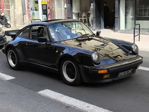 Porsche 911 Turbo spotted in Bordeaux
