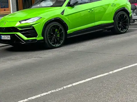 Lamborghini Urus (2022) spotted in Vienna, Austria