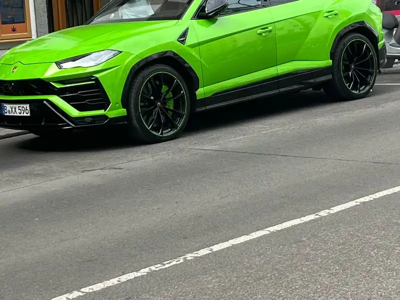 Lamborghini Urus (2022) spotted in Vienna, Austria