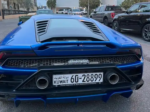 Lamborghini Huracán (2014) spotted in Ḩawallī, Kuwait