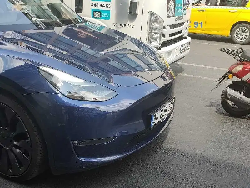 Tesla Model 3 (2021) spotted in Algiers, Algeria