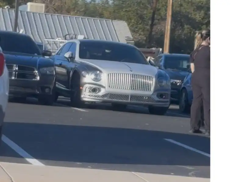 Bentley Flying Spur spotted in Estancia