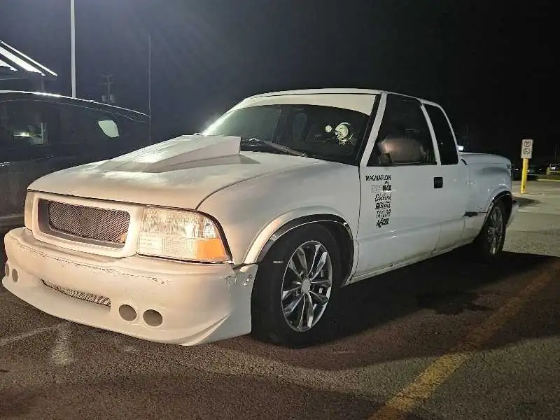 GMC Sonoma (1995) spotted in Saint-Louis-de-Terrebonne, Canada
