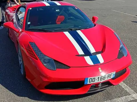 Ferrari 458 Speciale (2013) spotted in Fontenay-le-Comte, France
