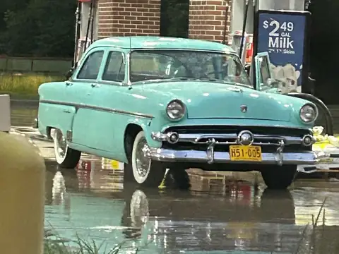 Ford Crestliner (1954) spotted in Mineral Point, United States