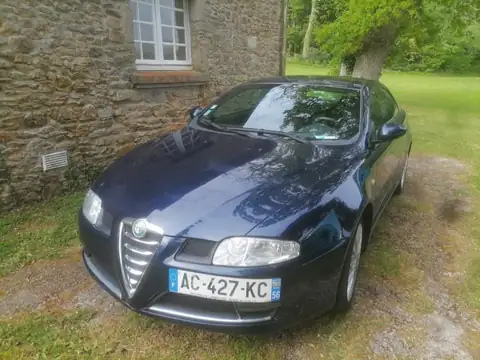 Alfa Romeo GT (2003) spotted in Vannes, France