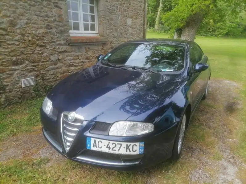 Alfa Romeo GT (2003) spotted in Vannes, France