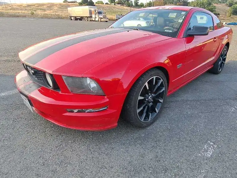 Ford Mustang (2006) spotted in Nice, United States